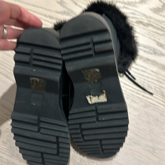 Also boots - Picture 3 of 3